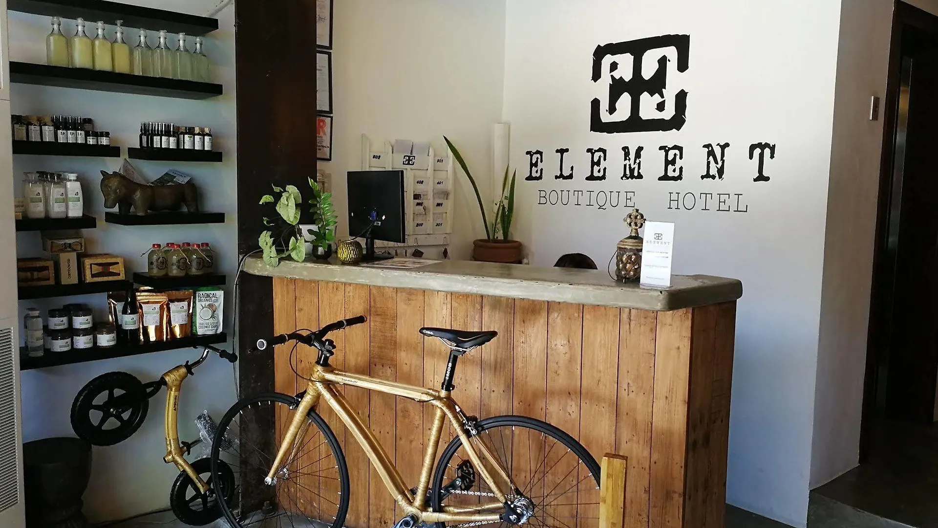 Element Boutique Hotel Makati City 3*,